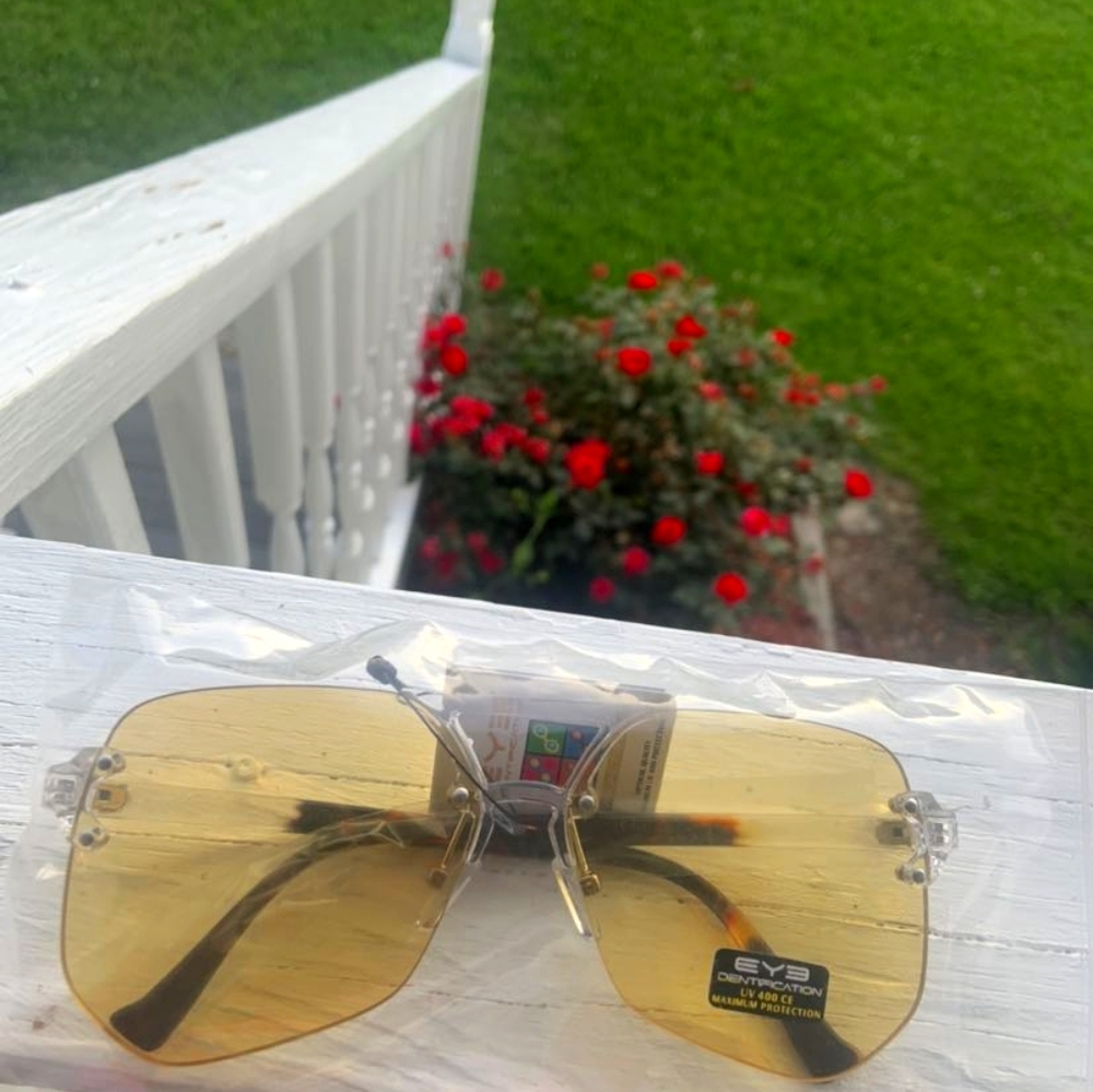 Fashionable shades 😎